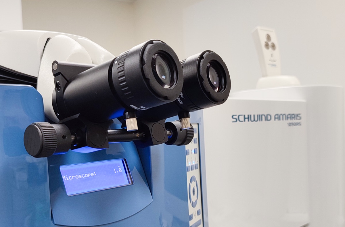 Excimer Laser Schwind Amaris 1050RS na sala do laser da CEVICO